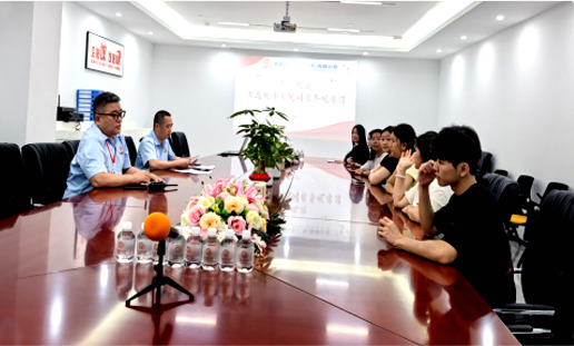 산업 현장을 탐색하고 기술에 대한 꿈에 불을 붙이세요. Qingyuan Technician College가 SummitekTechnology에 오신 것을 환영합니다!