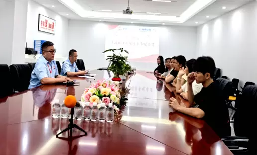 산업 현장을 탐험하고 기술에 대한 꿈에 불을 붙이세요. Qingyuan Technician College가 SummitekTechnology에 오신 것을 환영합니다!